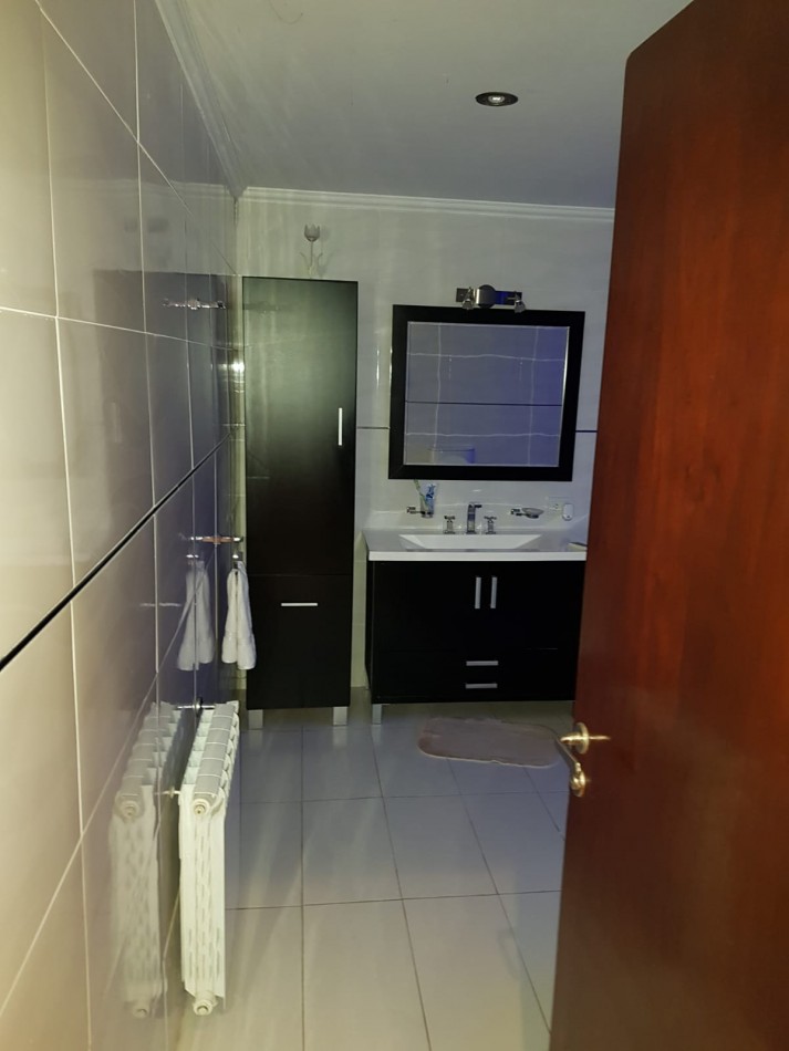 venta impactante piso con parque y quincho propio y cochera 2/3 autos, a metros del mar !!!!!
