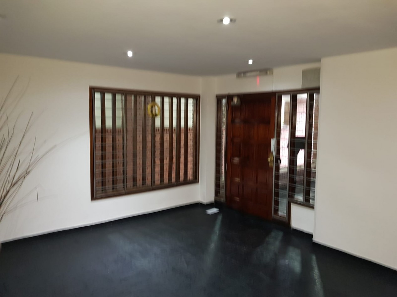 venta impactante piso con parque y quincho propio y cochera 2/3 autos, a metros del mar !!!!!