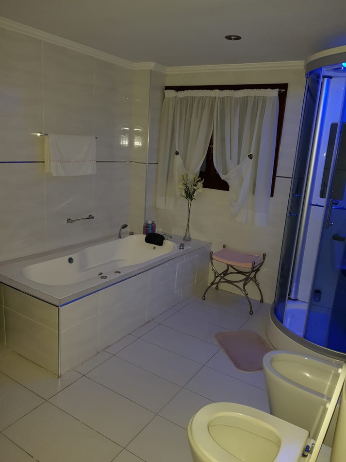 venta impactante piso con parque y quincho propio y cochera 2/3 autos, a metros del mar !!!!!