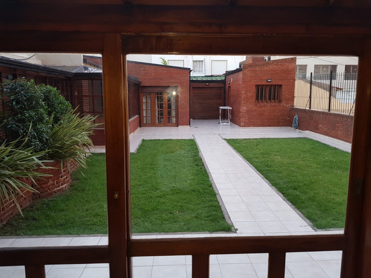 venta impactante piso con parque y quincho propio y cochera 2/3 autos, a metros del mar !!!!!