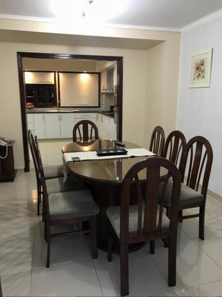 venta impactante piso con parque y quincho propio y cochera 2/3 autos, a metros del mar !!!!!