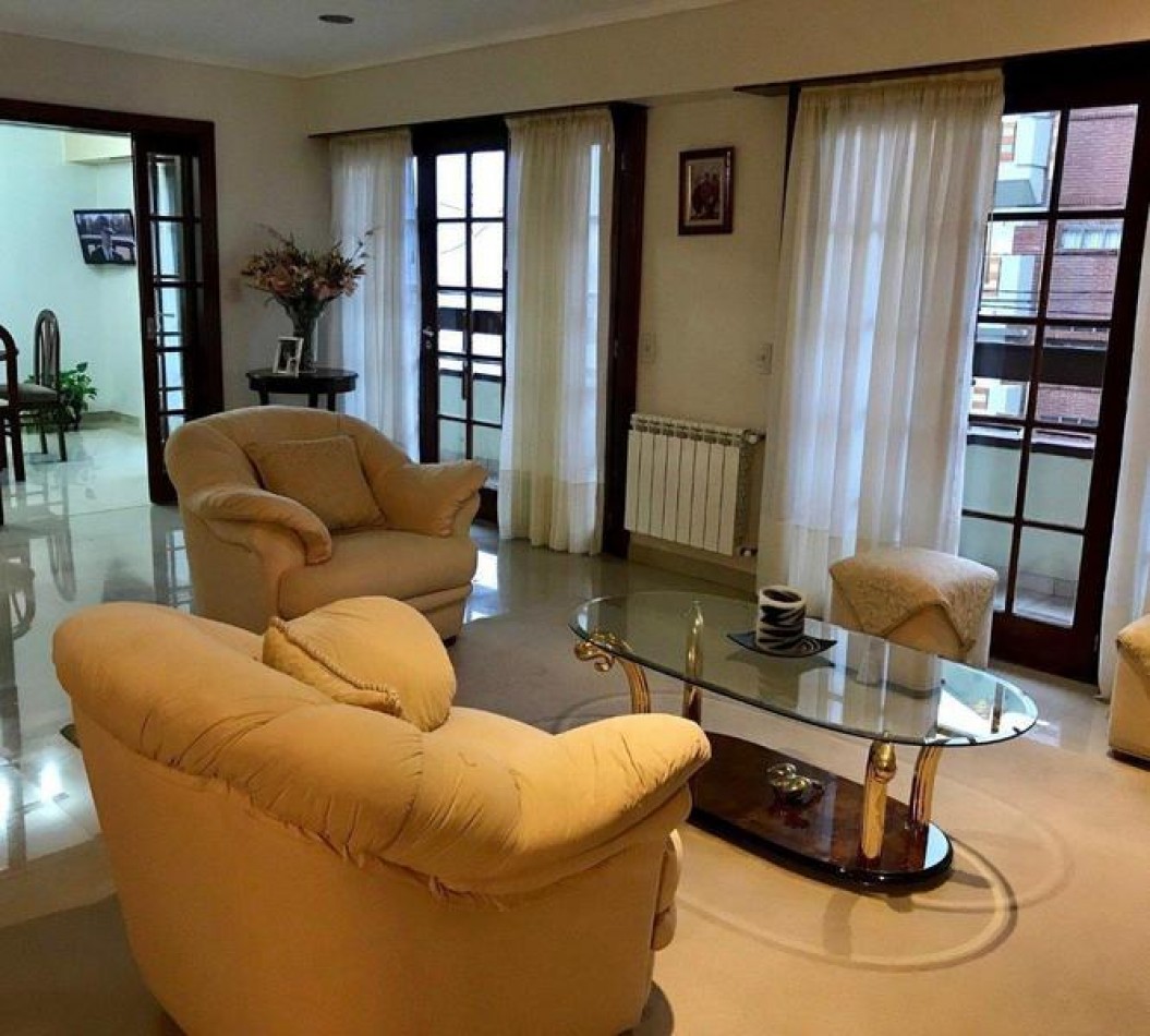 venta impactante piso con parque y quincho propio y cochera 2/3 autos, a metros del mar !!!!!