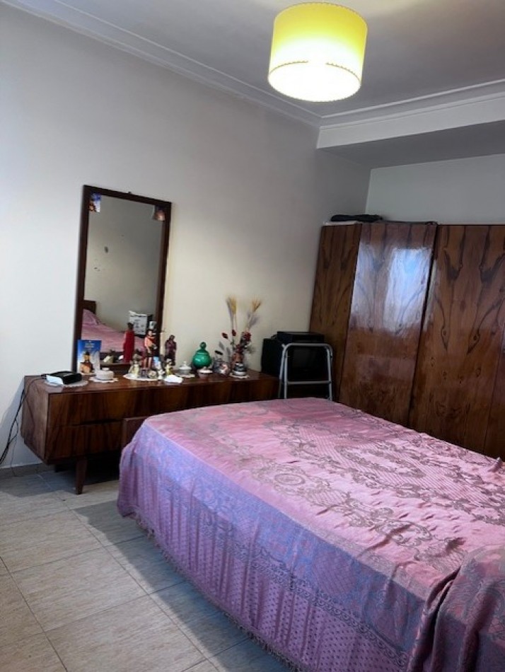 venta duplex de 4 amb. con entrada de auto, patio, y 1 dormitorios en PB, ideal !!!