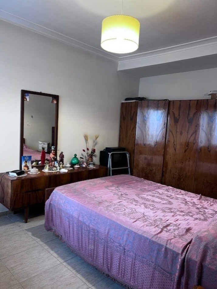 venta duplex de 4 amb. con entrada de auto, patio, y 1 dormitorios en PB, ideal !!!