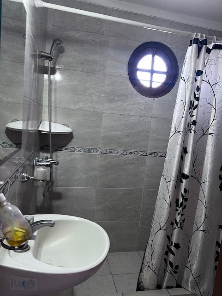 venta duplex de 4 amb. con entrada de auto, patio, y 1 dormitorios en PB, ideal !!!
