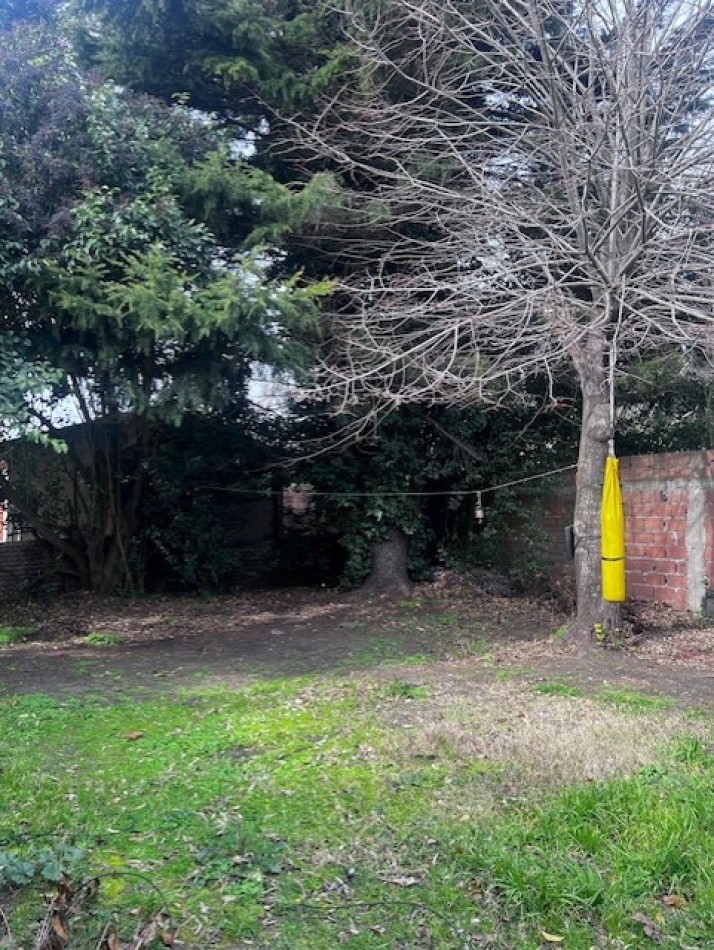 NUEVO VALOR!!! RETASADA !!! VENTA CASA AMERICANA EN LOTE PROPIO !!! casa de 3 amb. o casa con dpto independiente, apta dos familias, en caisamar con gran lote y posibilidades de ampliar