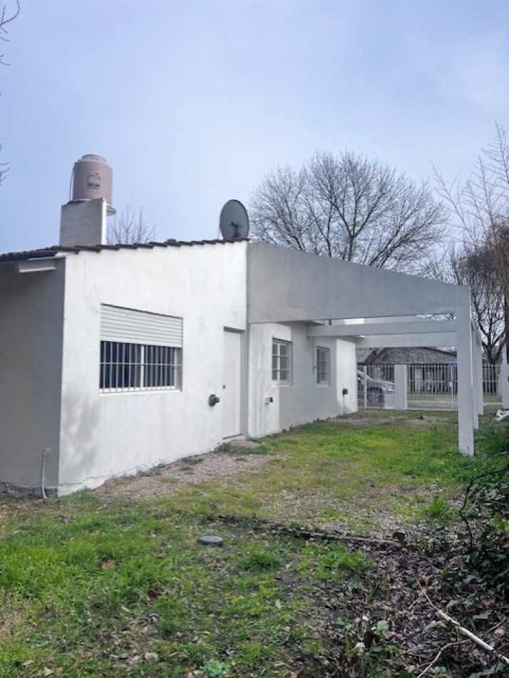 NUEVO VALOR!!! RETASADA !!! VENTA CASA AMERICANA EN LOTE PROPIO !!! casa de 3 amb. o casa con dpto independiente, apta dos familias, en caisamar con gran lote y posibilidades de ampliar