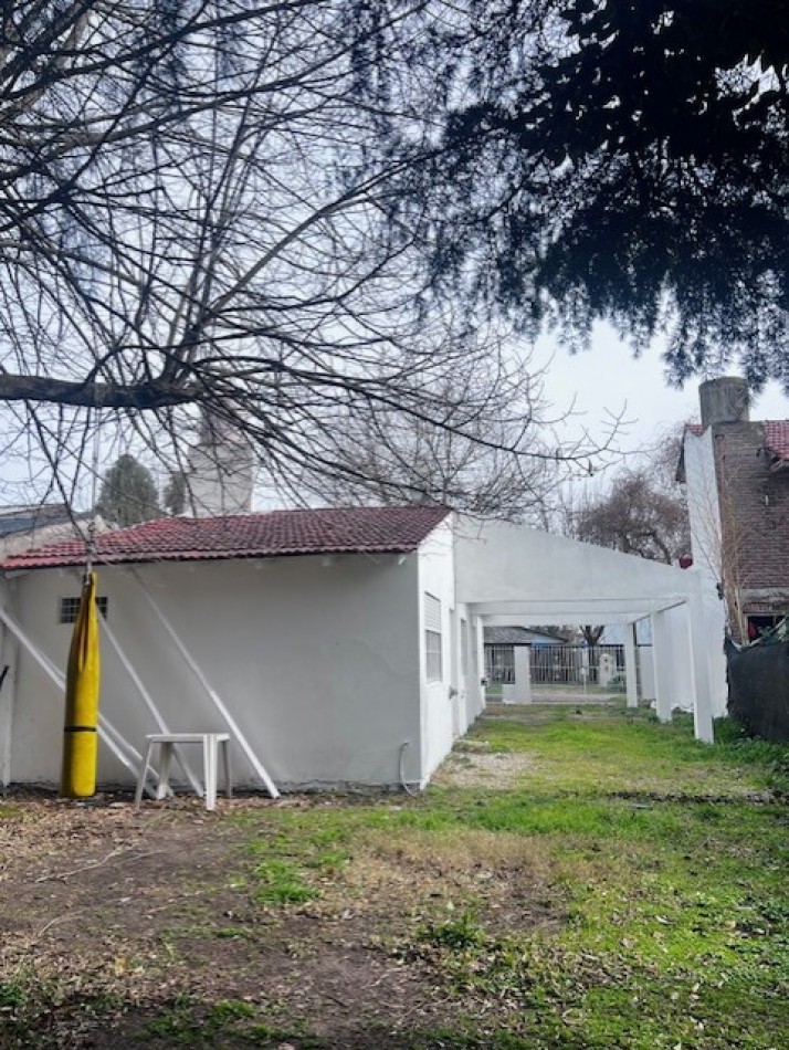 NUEVO VALOR!!! RETASADA !!! VENTA CASA AMERICANA EN LOTE PROPIO !!! casa de 3 amb. o casa con dpto independiente, apta dos familias, en caisamar con gran lote y posibilidades de ampliar