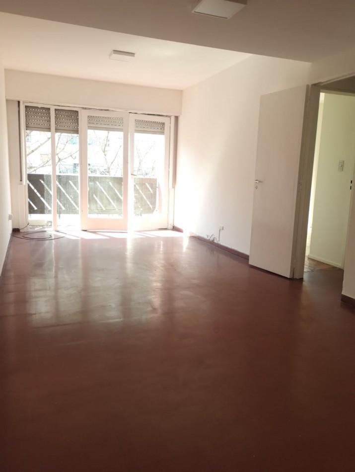 VENTA DEPARTAMENTO 3 AMBIENTES, AL FRENTE, BALCON Y COCHERA, PLAZA MITRE Y....RETASADO !!!!!!