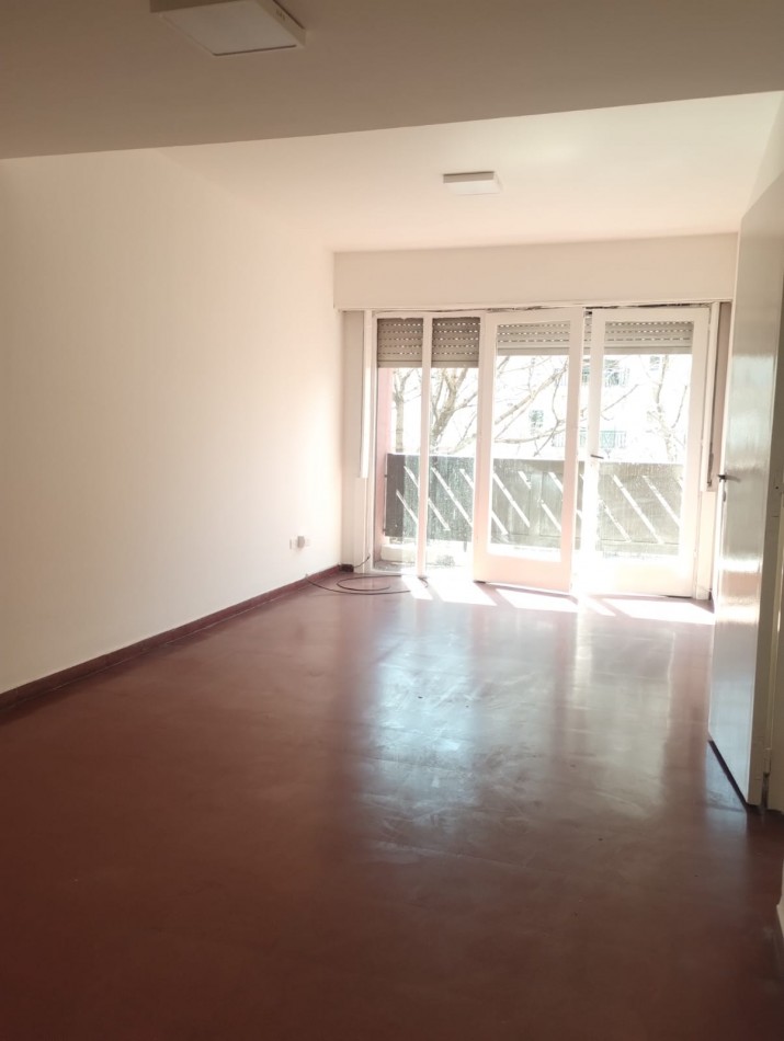 VENTA DEPARTAMENTO 3 AMBIENTES, AL FRENTE, BALCON Y COCHERA, PLAZA MITRE Y....RETASADO !!!!!!