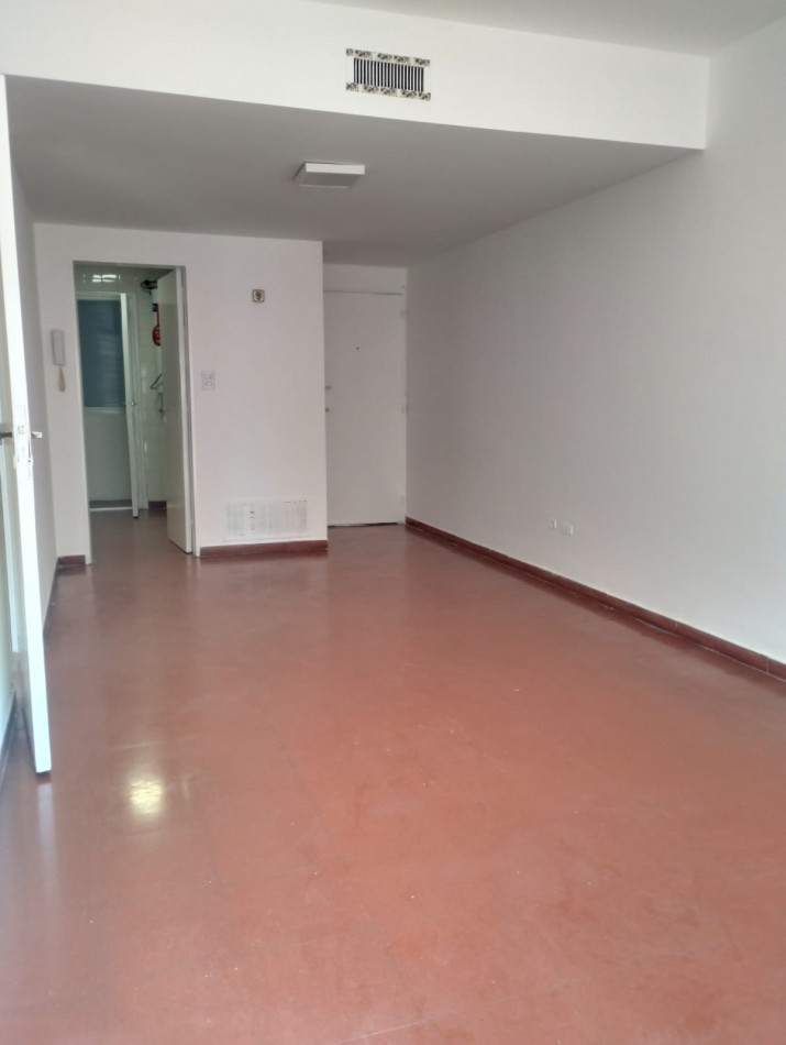 VENTA DEPARTAMENTO 3 AMBIENTES, AL FRENTE, BALCON Y COCHERA, PLAZA MITRE Y....RETASADO !!!!!!