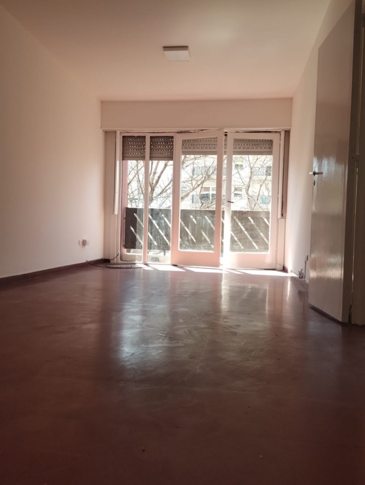 VENTA DEPARTAMENTO 3 AMBIENTES, AL FRENTE, BALCON Y COCHERA, PLAZA MITRE Y....RETASADO !!!!!!