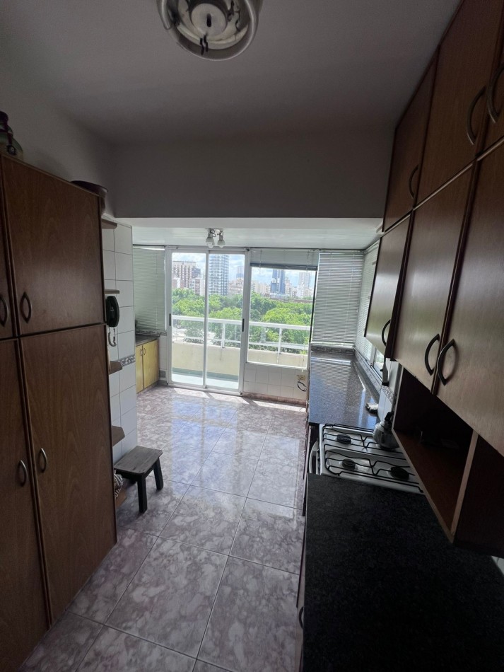 VENTA HERMOSO DPTO. 3 AMB. Y UNICO EN ZONA Y VISTAS !!!