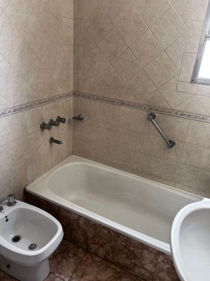 VENTA HERMOSO DPTO. 3 AMB. Y UNICO EN ZONA Y VISTAS !!!