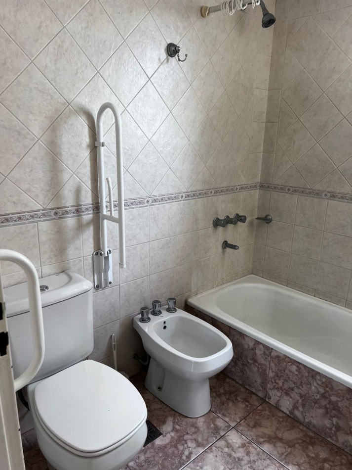 VENTA HERMOSO DPTO. 3 AMB. Y UNICO EN ZONA Y VISTAS !!!