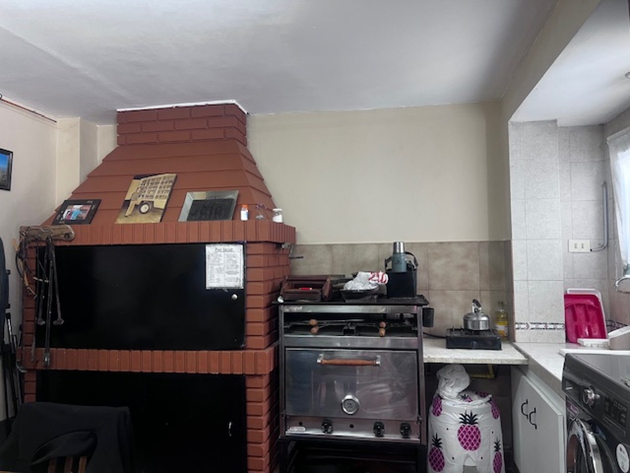 VENTA EN MDP. CHALET DE 4 AMB. CON PATIO, GARAJE Y TROTADORA P/ VS. AUTOS Y QUINCHO. ZONA ALBERTI Y JARA