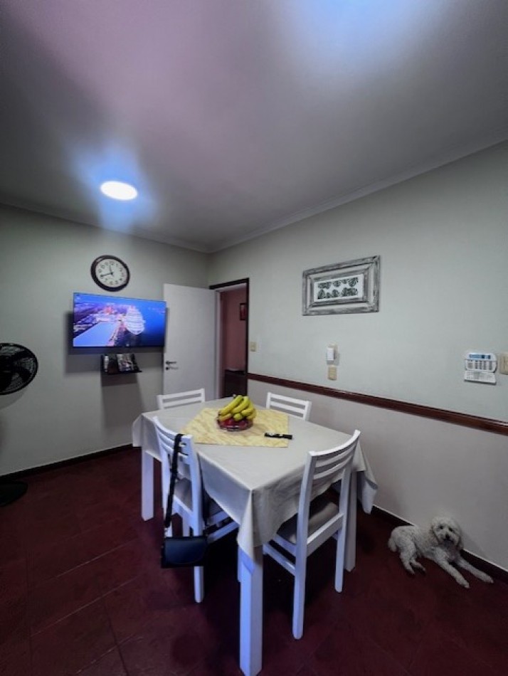VENTA EN MDP. CHALET DE 4 AMB. CON PATIO, GARAJE Y TROTADORA P/ VS. AUTOS Y QUINCHO. ZONA ALBERTI Y JARA