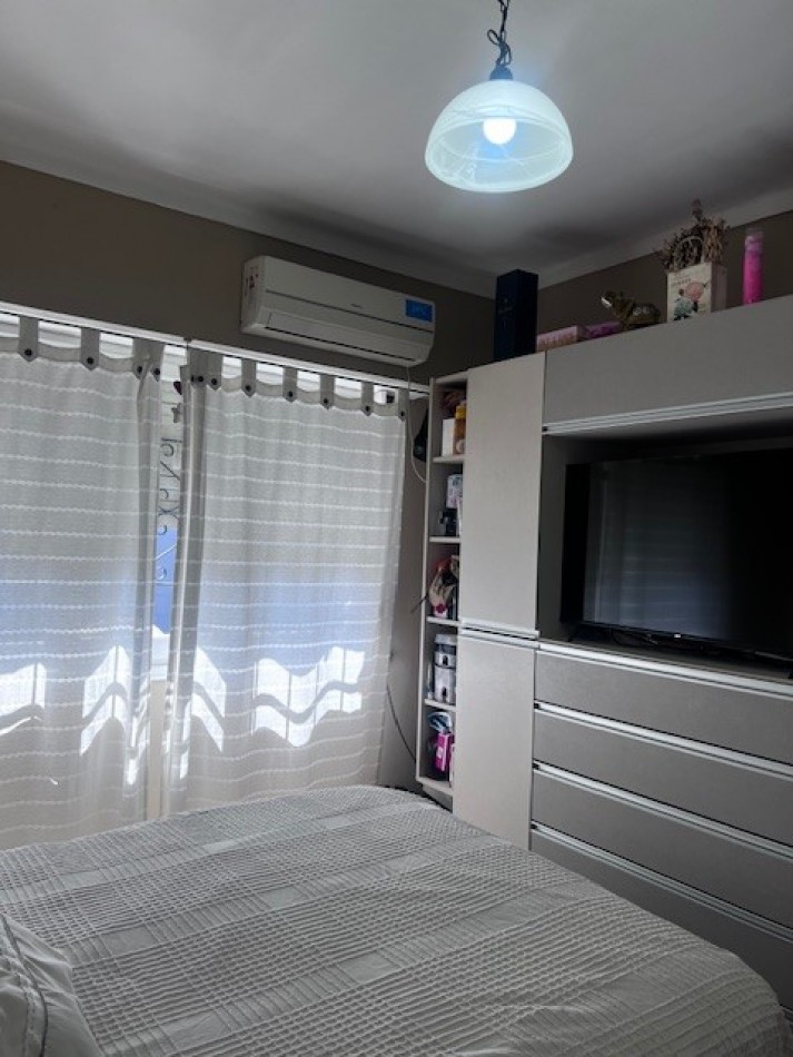 VENTA IMPECABLE CHALET, ZONA ALMAFUERTE Y JARA, MAR DEL PLATA, 4 AMB. GJE/QUINCHO Y PATIO