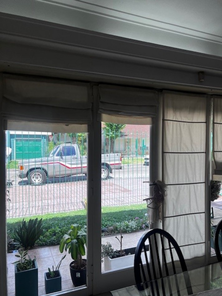 VENTA IMPECABLE CHALET, ZONA ALMAFUERTE Y JARA, MAR DEL PLATA, 4 AMB. GJE/QUINCHO Y PATIO