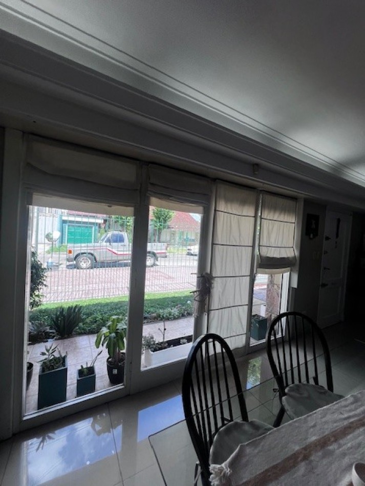 VENTA IMPECABLE CHALET, ZONA ALMAFUERTE Y JARA, MAR DEL PLATA, 4 AMB. GJE/QUINCHO Y PATIO