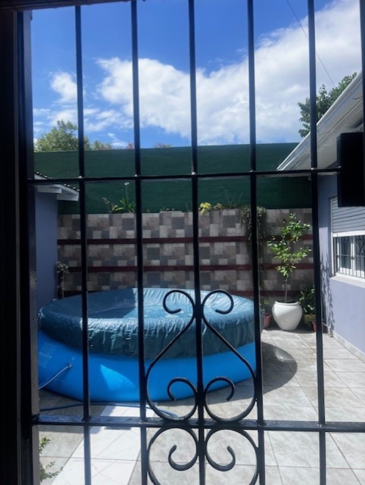 VENTA IMPECABLE CHALET, ZONA ALMAFUERTE Y JARA, MAR DEL PLATA, 4 AMB. GJE/QUINCHO Y PATIO