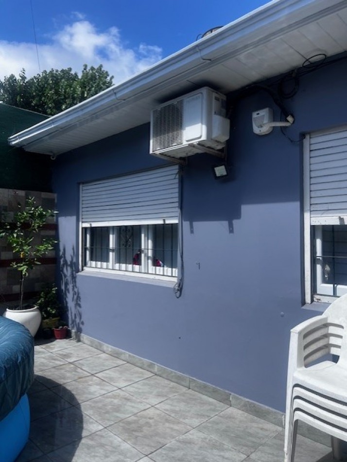 VENTA IMPECABLE CHALET, ZONA ALMAFUERTE Y JARA, MAR DEL PLATA, 4 AMB. GJE/QUINCHO Y PATIO