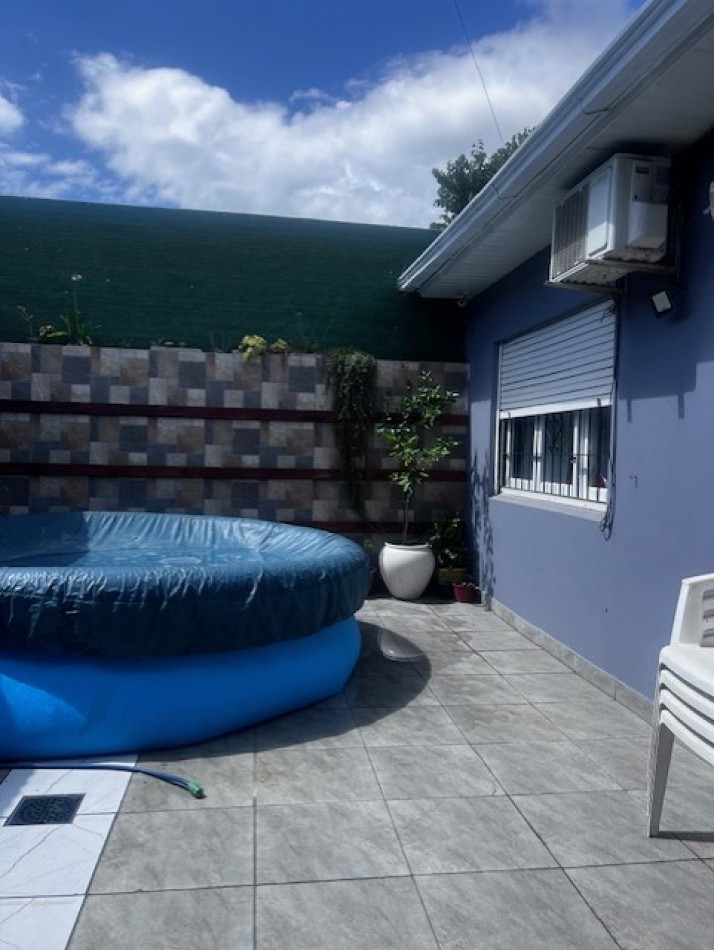 VENTA IMPECABLE CHALET, ZONA ALMAFUERTE Y JARA, MAR DEL PLATA, 4 AMB. GJE/QUINCHO Y PATIO