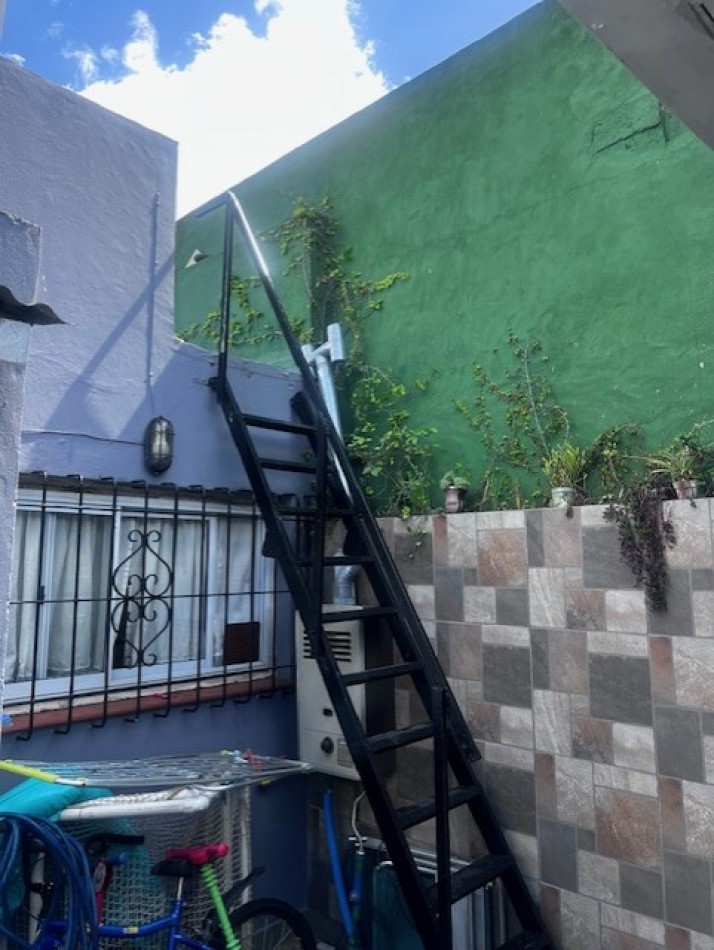 VENTA IMPECABLE CHALET, ZONA ALMAFUERTE Y JARA, MAR DEL PLATA, 4 AMB. GJE/QUINCHO Y PATIO