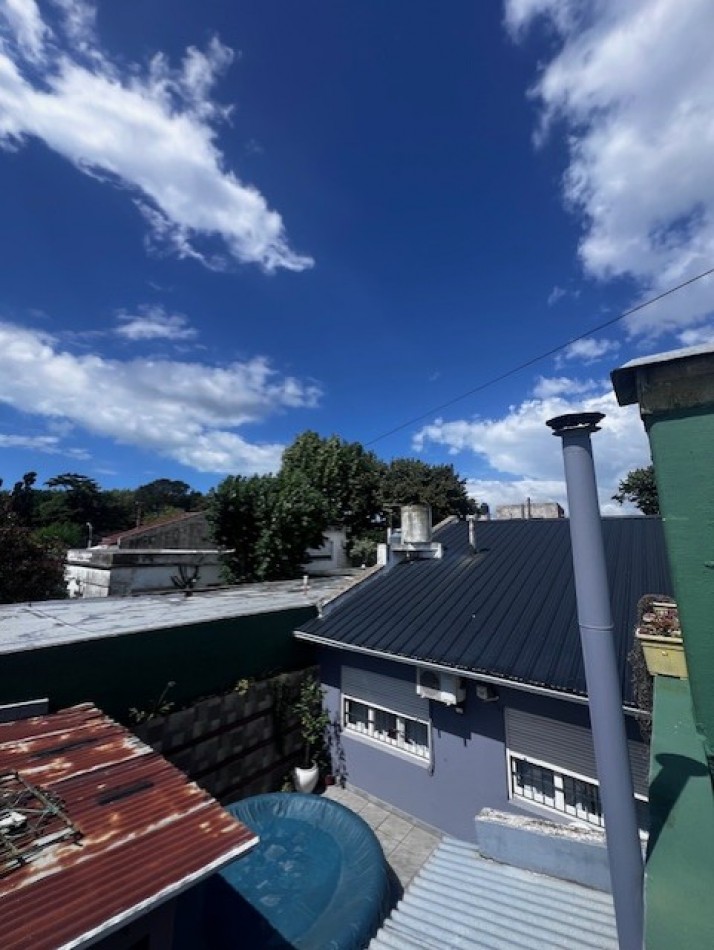 VENTA IMPECABLE CHALET, ZONA ALMAFUERTE Y JARA, MAR DEL PLATA, 4 AMB. GJE/QUINCHO Y PATIO