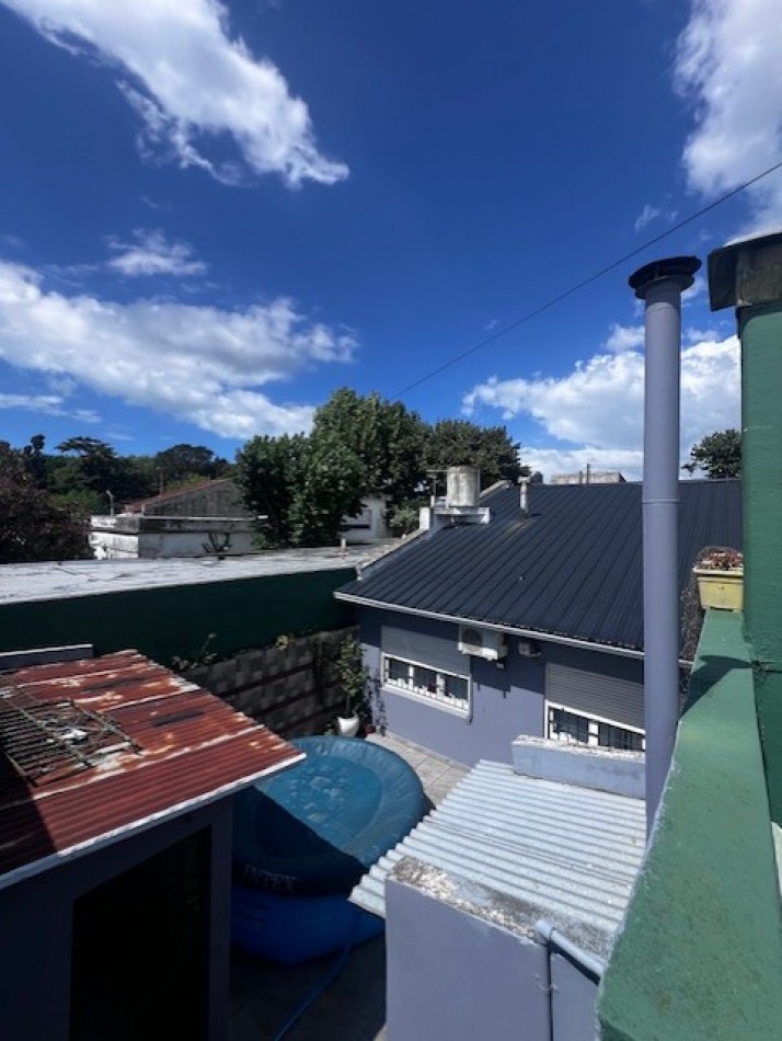VENTA IMPECABLE CHALET, ZONA ALMAFUERTE Y JARA, MAR DEL PLATA, 4 AMB. GJE/QUINCHO Y PATIO