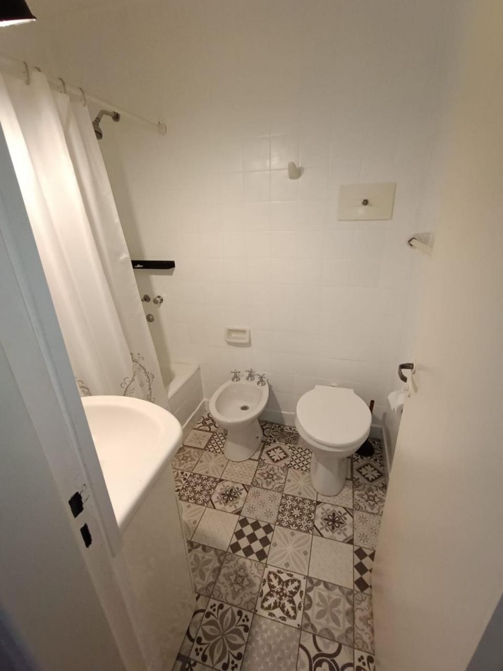 ALQUILER DEPTO. 3 AMB. SIN COCHERA EN LA PERLA!!!! SIN MUEBLES !!!!! O CONSULTE SU VALOR TOTALMENTE EQUIPADO !"!!!! IMPECABLE A METROS DEL MAR !!!
