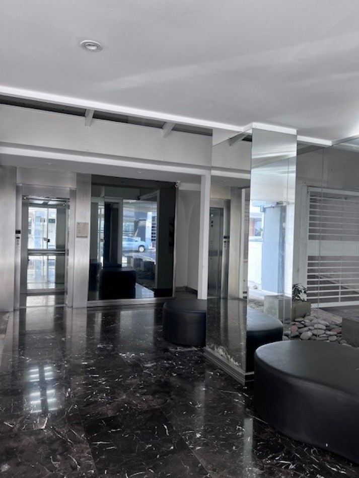 VENTA MAR DEL PLATA, HERMOSO SEMIPISO A METROS DEL MAR, PLAYA CHICA, 3 AMB. COCHERA DOBLE, OPTIMO !!!!