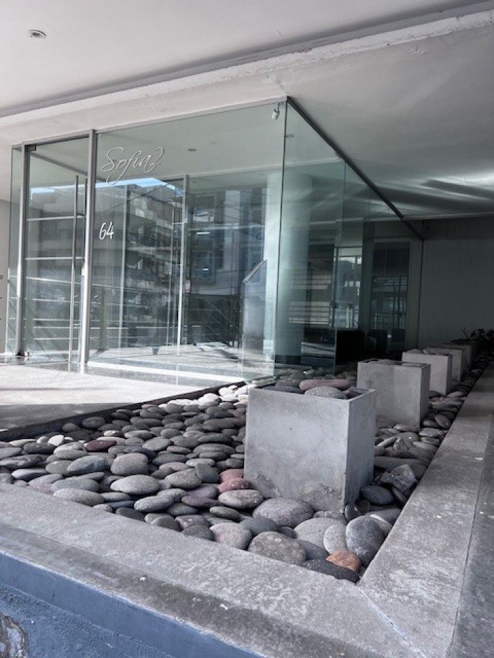 VENTA MAR DEL PLATA, HERMOSO SEMIPISO A METROS DEL MAR, PLAYA CHICA, 3 AMB. COCHERA DOBLE, OPTIMO !!!!