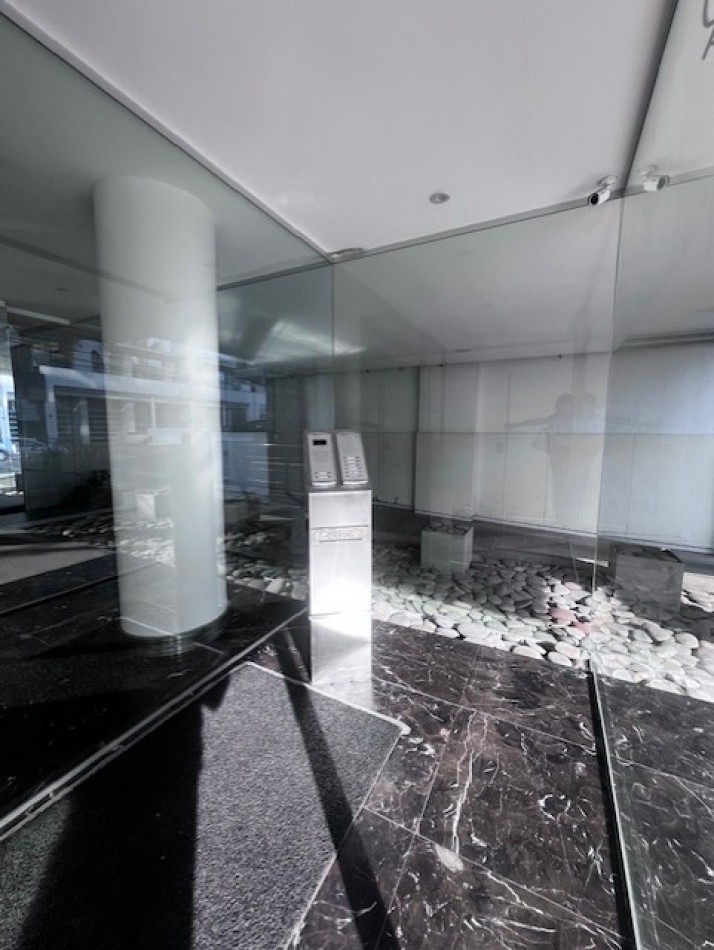 VENTA MAR DEL PLATA, HERMOSO SEMIPISO A METROS DEL MAR, PLAYA CHICA, 3 AMB. COCHERA DOBLE, OPTIMO !!!!