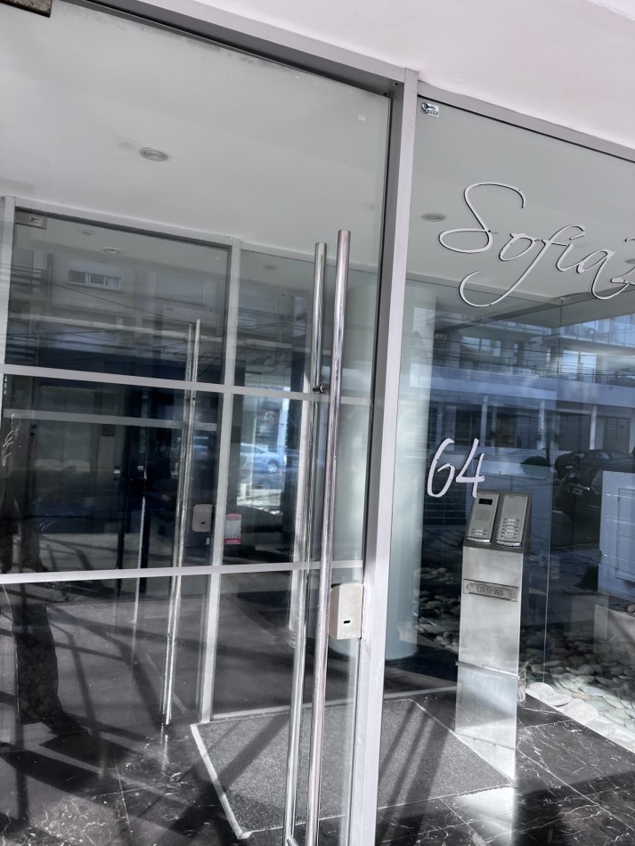 VENTA MAR DEL PLATA, HERMOSO SEMIPISO A METROS DEL MAR, PLAYA CHICA, 3 AMB. COCHERA DOBLE, OPTIMO !!!!