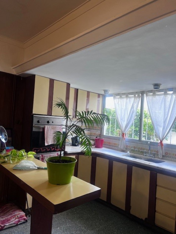 Venta chalet Mar del Plata amplio chalet uso familiar y o comercil 6 ambientes zona San Jose