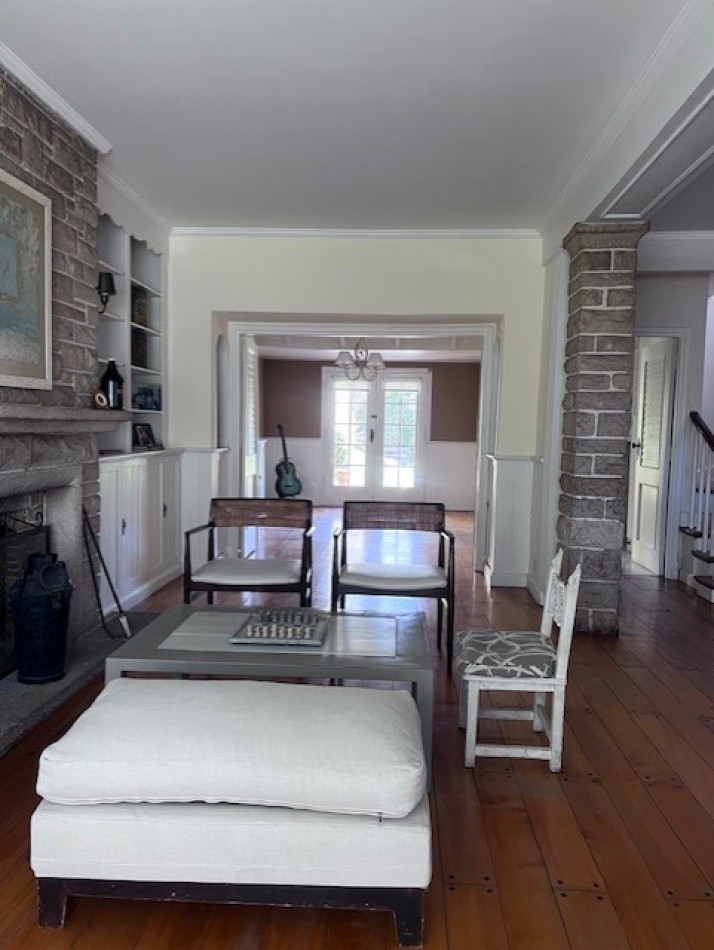 VENTA IMPORTANTE CHALET DE 5 AMB. GARAJE, PARQUE Y PISCINA, UBICADA EN ZONA DE PRIVILEGIO, A POCAS CUADRAS DE PLAYA GRANDE Y CENTRO COMERCIAL GUEMES