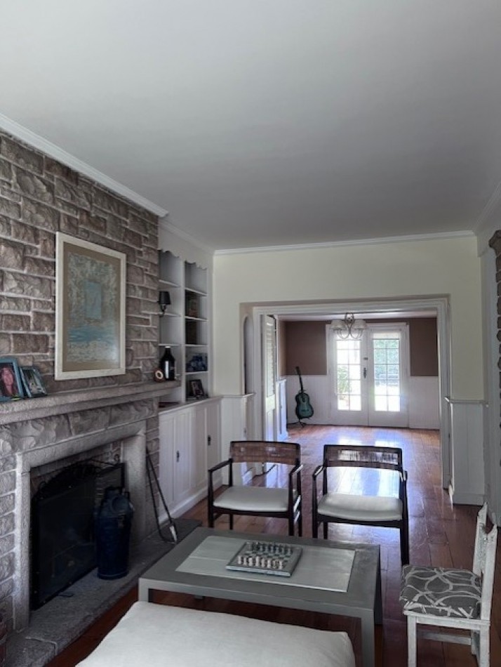 VENTA IMPORTANTE CHALET DE 5 AMB. GARAJE, PARQUE Y PISCINA, UBICADA EN ZONA DE PRIVILEGIO, A POCAS CUADRAS DE PLAYA GRANDE Y CENTRO COMERCIAL GUEMES