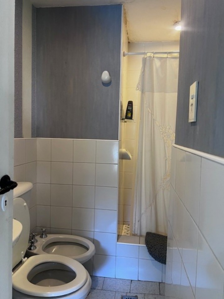 VENTA IMPORTANTE CHALET DE 5 AMB. GARAJE, PARQUE Y PISCINA, UBICADA EN ZONA DE PRIVILEGIO, A POCAS CUADRAS DE PLAYA GRANDE Y CENTRO COMERCIAL GUEMES