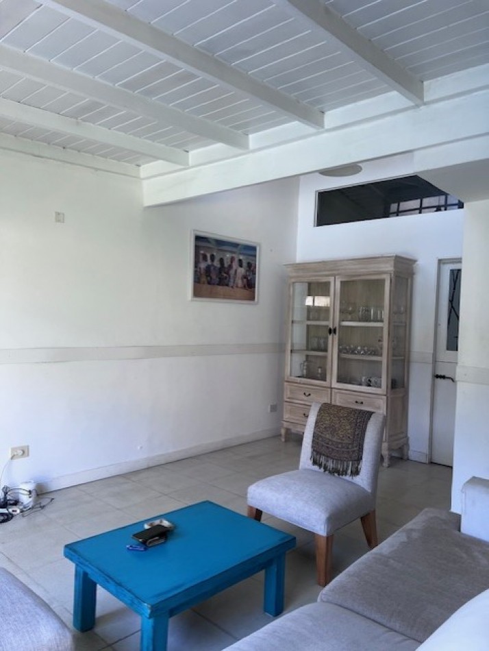 VENTA IMPORTANTE CHALET DE 5 AMB. GARAJE, PARQUE Y PISCINA, UBICADA EN ZONA DE PRIVILEGIO, A POCAS CUADRAS DE PLAYA GRANDE Y CENTRO COMERCIAL GUEMES