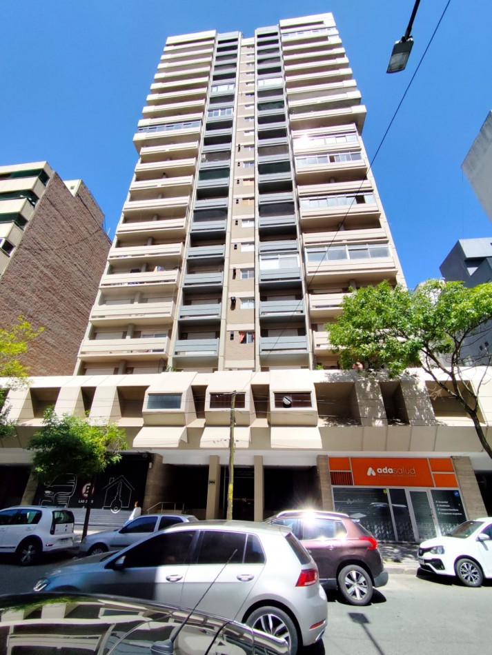 ALQUILER DEPARTAMENTO 2 AMB. TODO EXTERNO, CON DOS BALCONES Y COCHERA, ZONA PZA. COLON