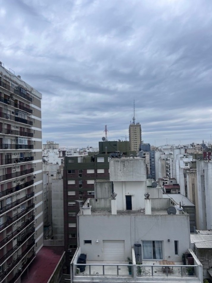 ALQUILER DEPARTAMENTO 2 AMB. TODO EXTERNO, CON DOS BALCONES Y COCHERA, ZONA PZA. COLON