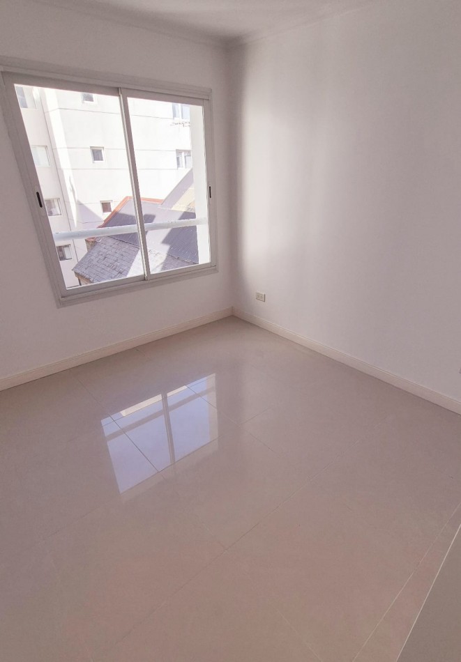 ALQUILER ANUAL, HERMOSO DEPARTAMENTO DE 2 AMB. A METROS DEL MAR