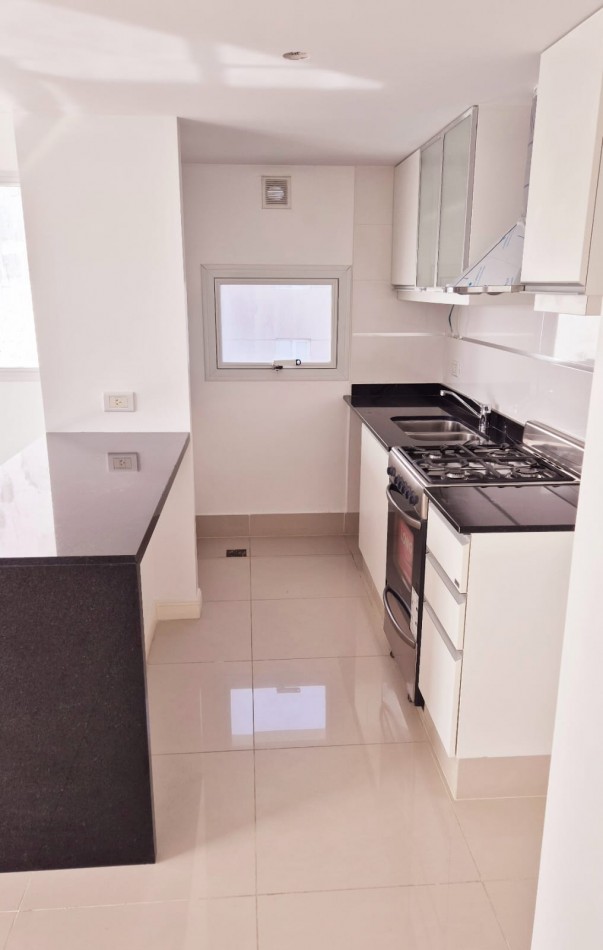 ALQUILER ANUAL, HERMOSO DEPARTAMENTO DE 2 AMB. A METROS DEL MAR