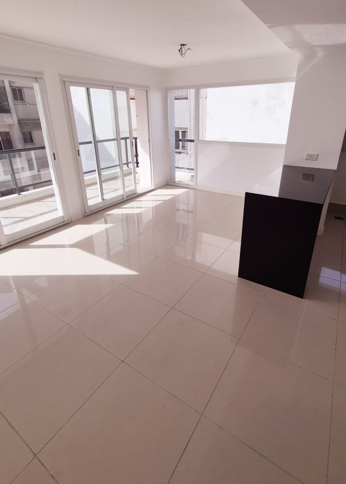 ALQUILER ANUAL, HERMOSO DEPARTAMENTO DE 2 AMB. A METROS DEL MAR