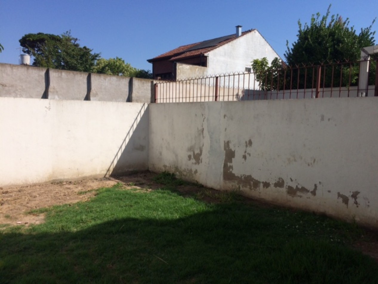 VENTA HERMOSO DUPLEX DE 4 AMBIENTES, ENTRADA D E AUTO Y PARQUE, ZONA CONSTITUCION