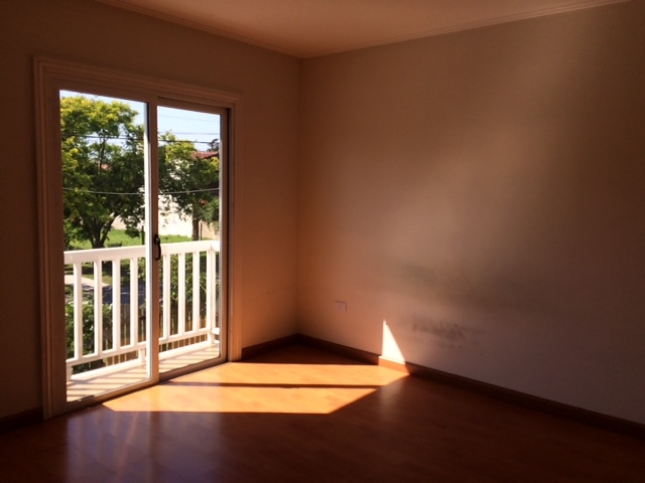 VENTA HERMOSO DUPLEX DE 4 AMBIENTES, ENTRADA D E AUTO Y PARQUE, ZONA CONSTITUCION