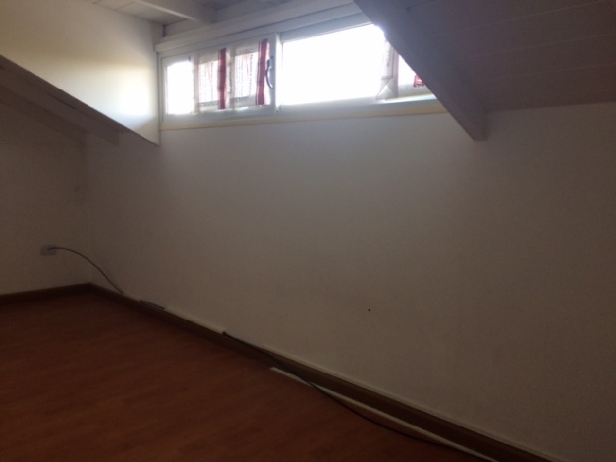 VENTA HERMOSO DUPLEX DE 4 AMBIENTES, ENTRADA D E AUTO Y PARQUE, ZONA CONSTITUCION