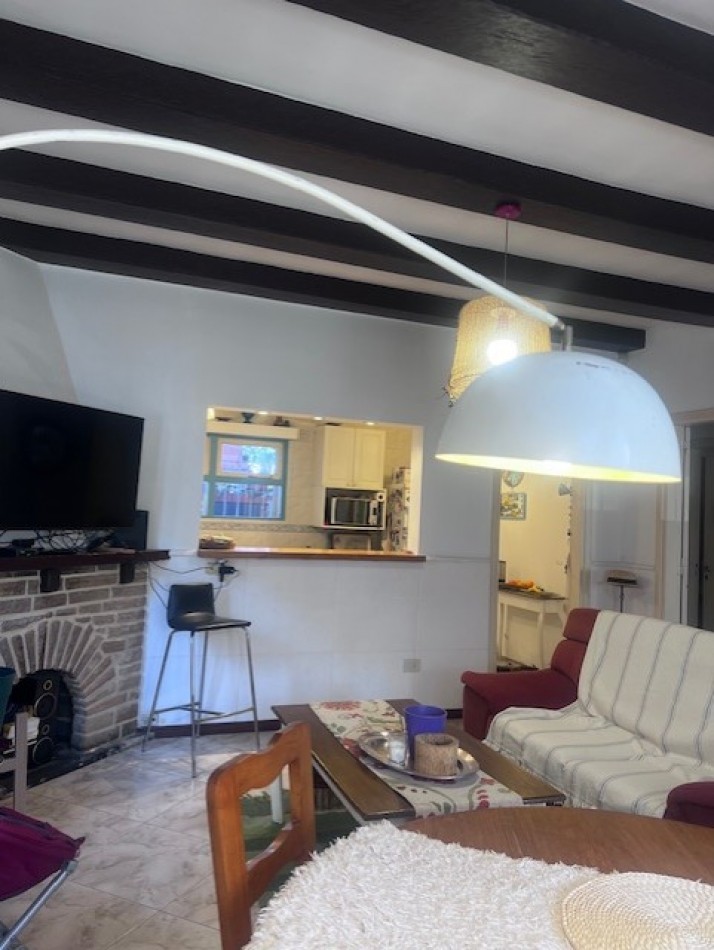 VENTA CHALET ZONA GUEMES, A METROS DEL SHOPPING, CHALET TIPICO MDP, 3 amb. mas dependencias dobles con baño, garaje y patio