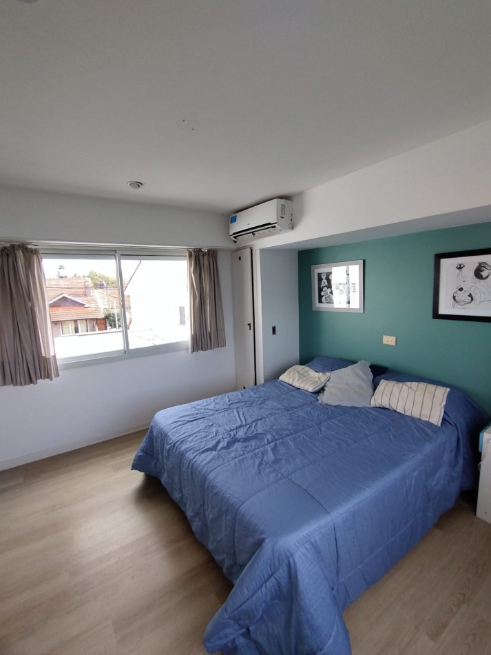 Casa cuatro ambientes con cochera y parque en zona la perla